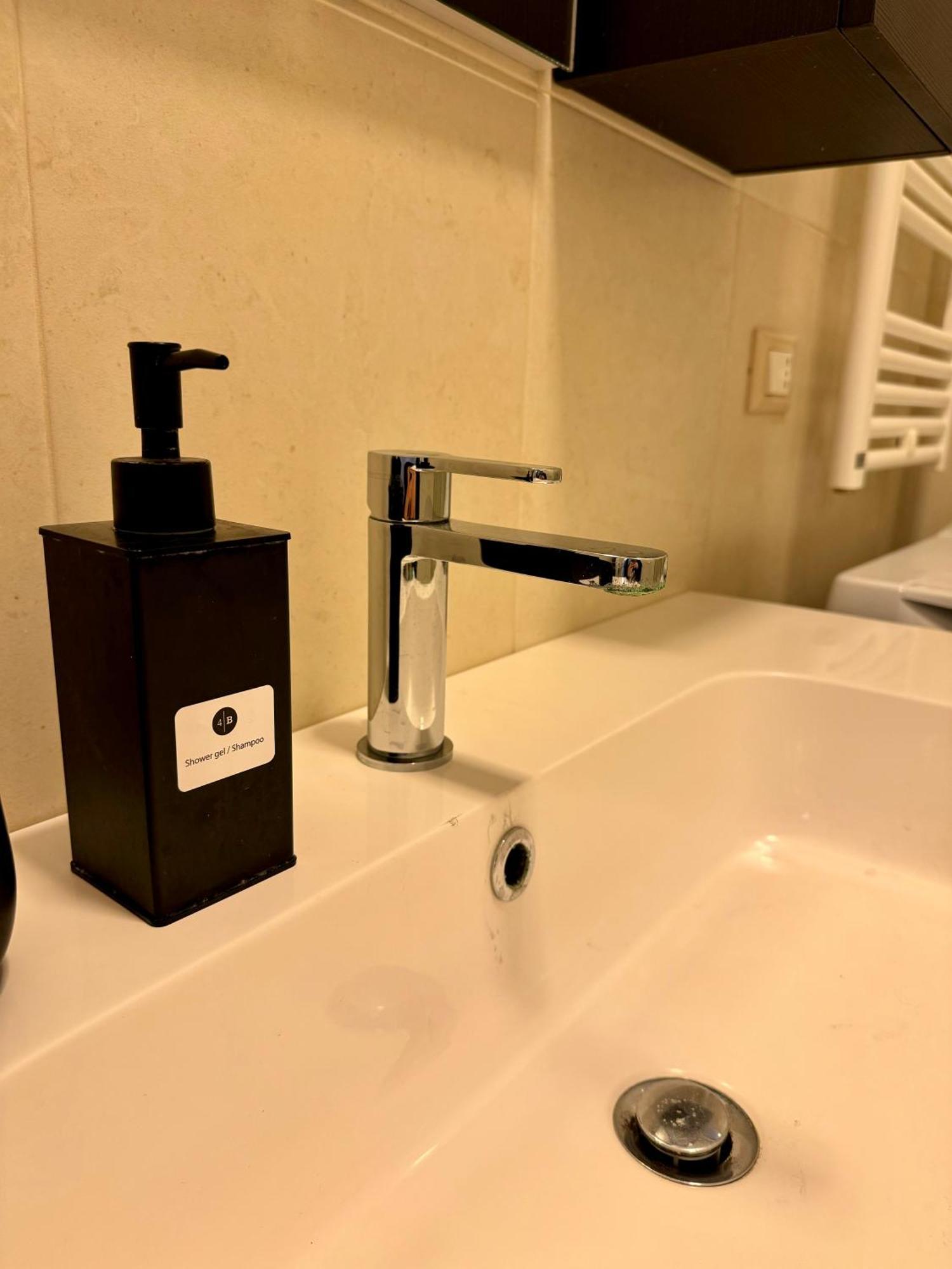 4 Balconi House- Appartamento Moderno A 莱切 外观 照片