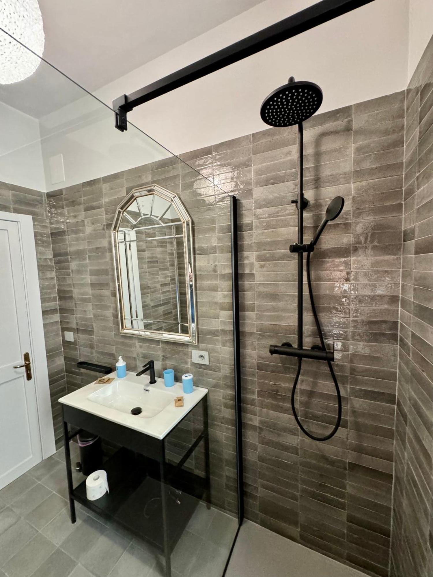 4 Balconi House- Appartamento Moderno A 莱切 外观 照片